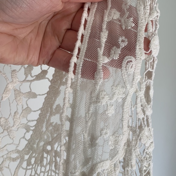 Mossimo Supply Company. Lace tank overlay. Size: M/L. - Picture 5 of 10